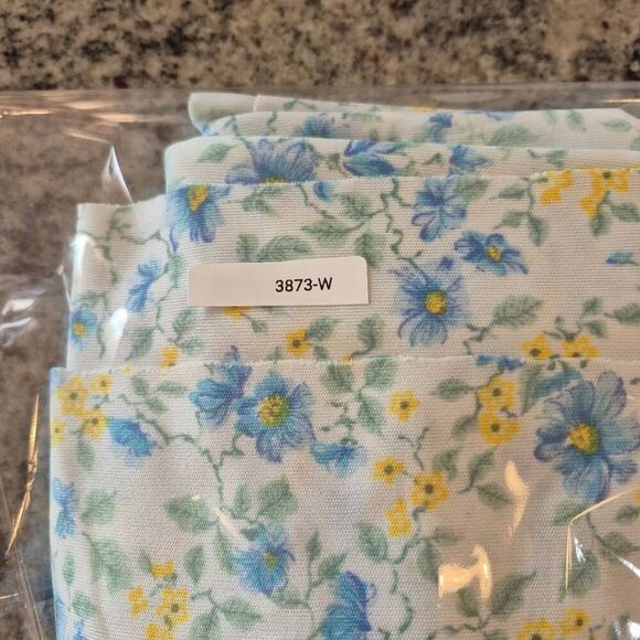 Fabric, White Blue & Yellow Floral Poly/Spandex 60" x 2 yds - Picture 4 of 4